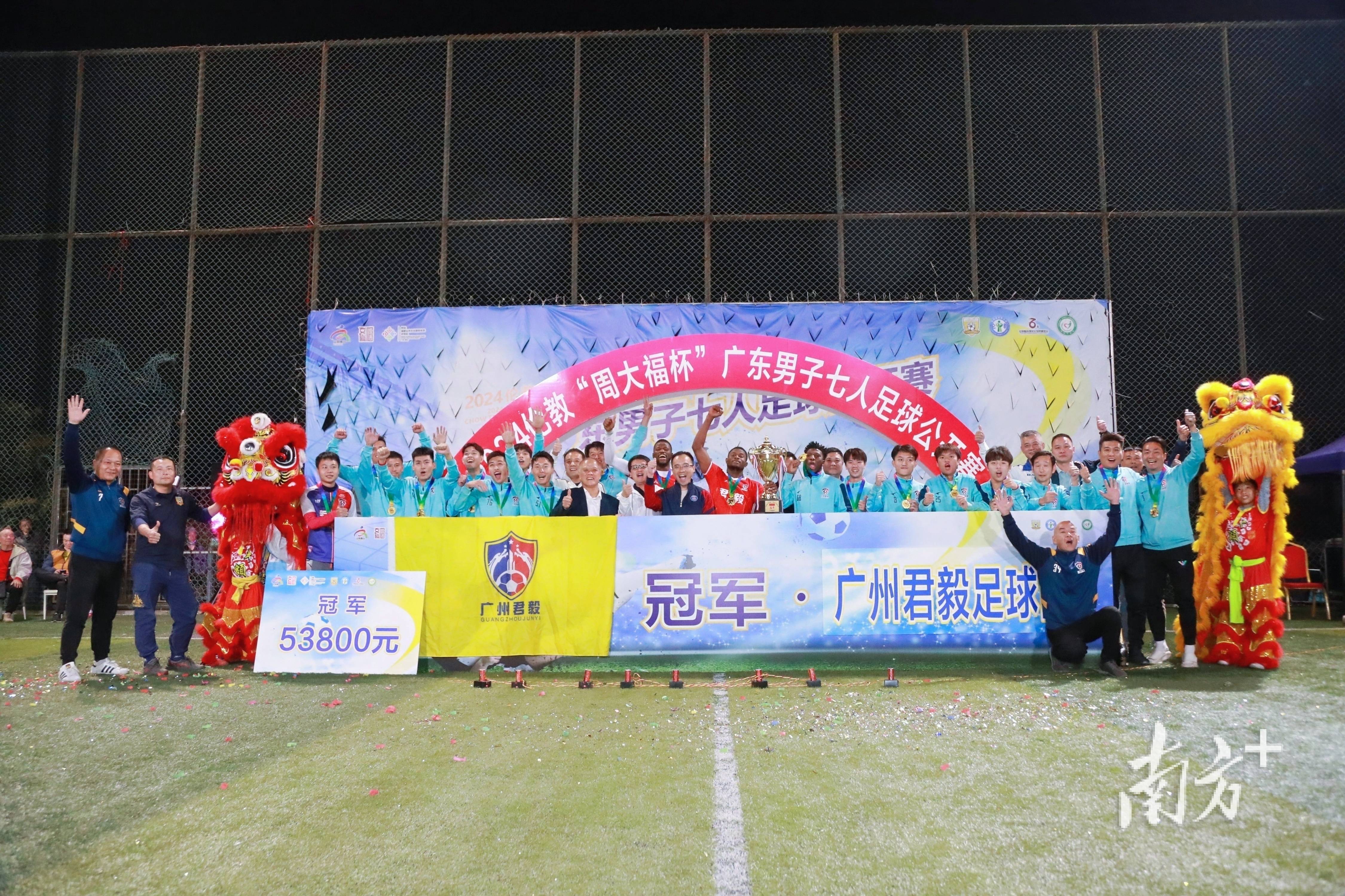 球队发起慈善比赛，吸引数万球迷参与的简单介绍
